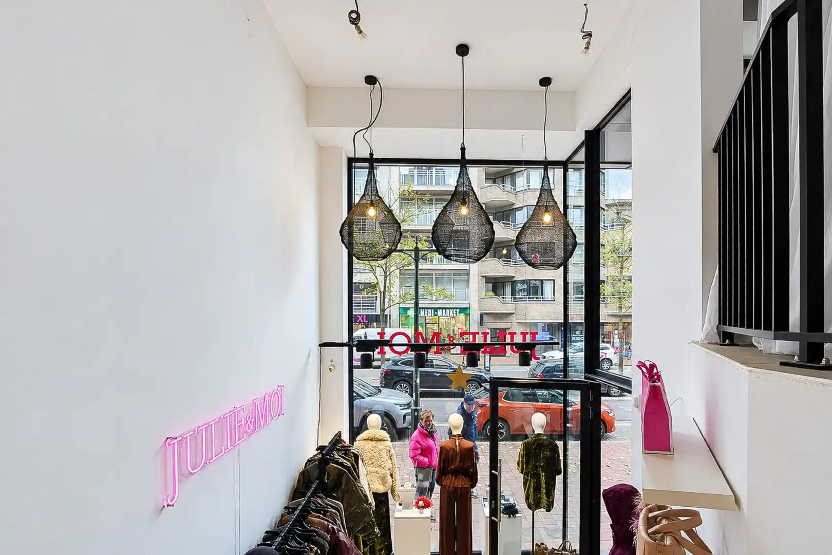 Moderne winkel met hoge plafonds te huur Lippenslaan 333 (vanaf 1/4/2027) foto 9