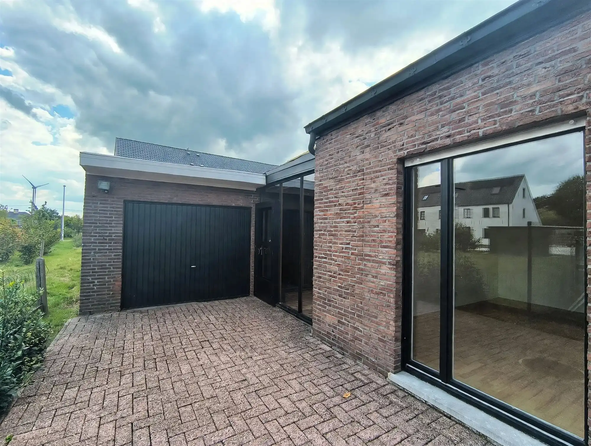 woonhuis -totaal gerenoveerd- met 2 slaapkamers, oprit en garage foto 20