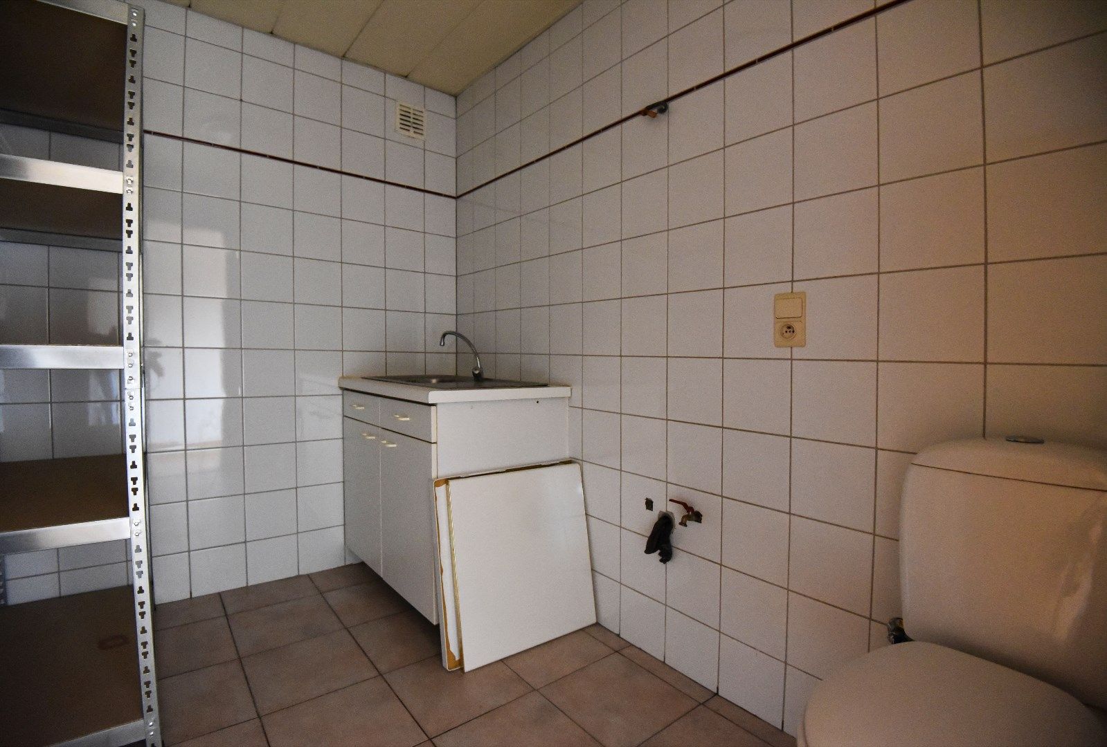 Ruime serviceflat (80m²) met 2 slpks,  2 terrassen en ruime garage (21m²) te Maldegem foto 9