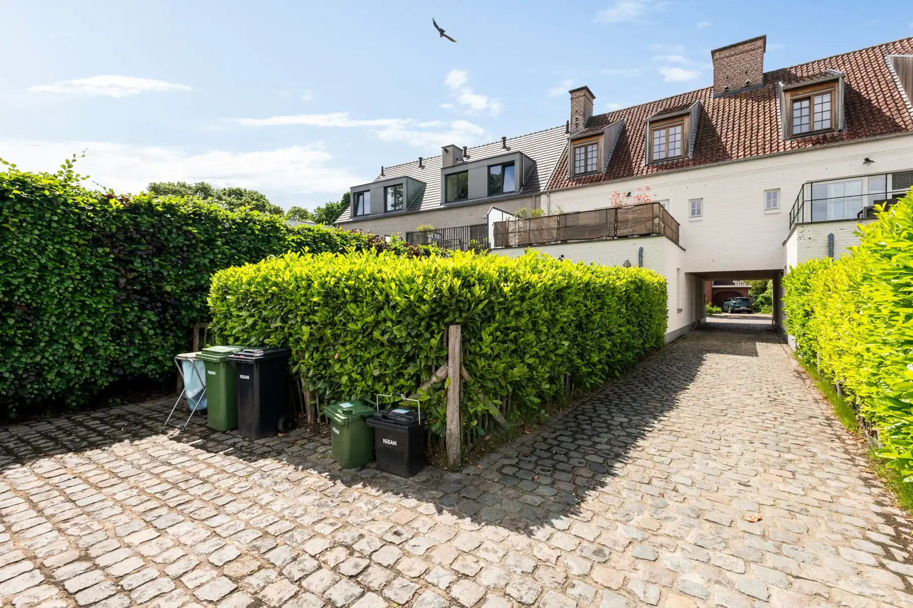 Goed gelegen gelijkvloers appartement met 1 slaapkamer, tuin en garage foto 17