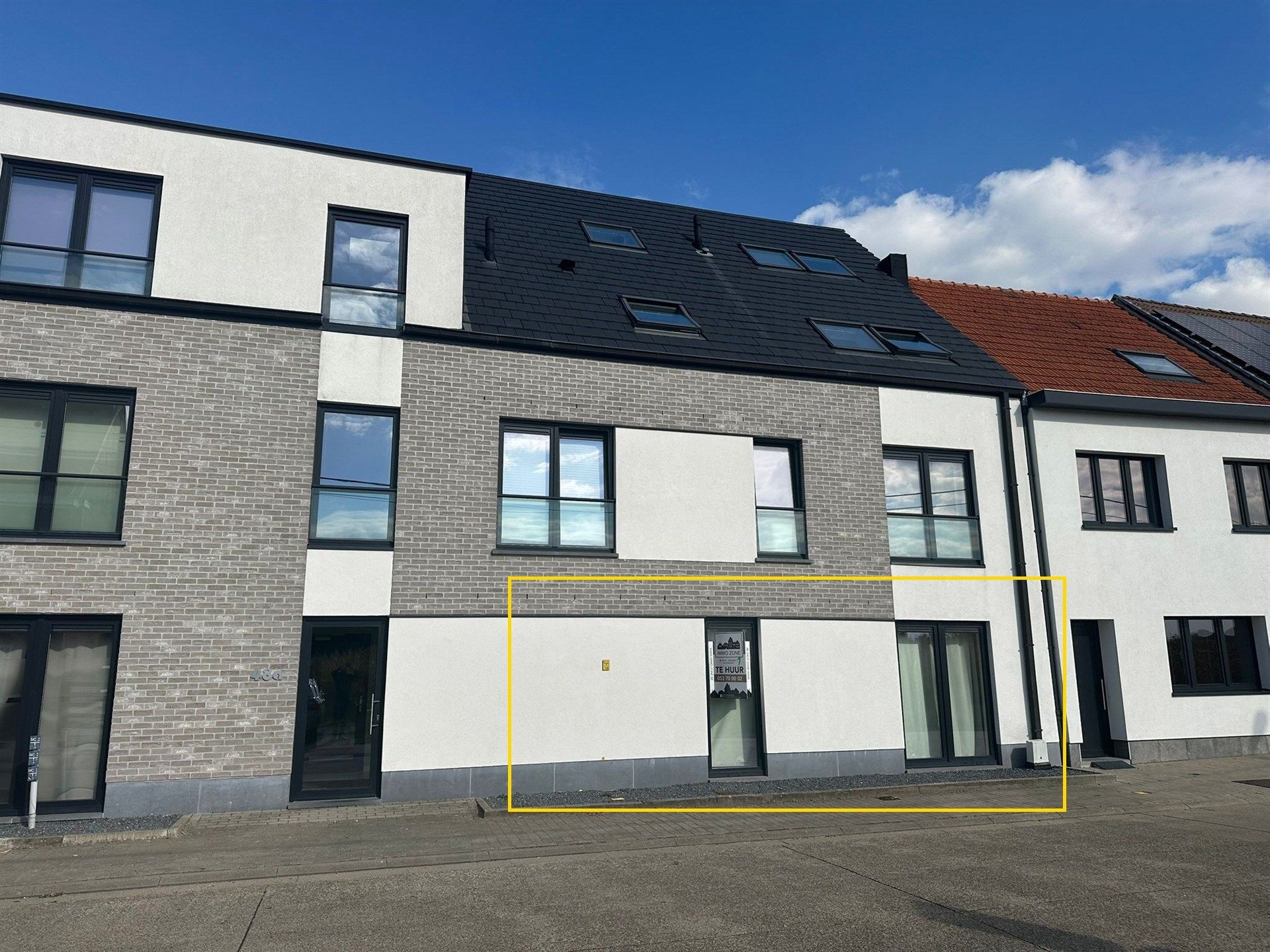 Gelijkvloers appartement met 2 slaapkamers en terras foto {{pictureIndex}}