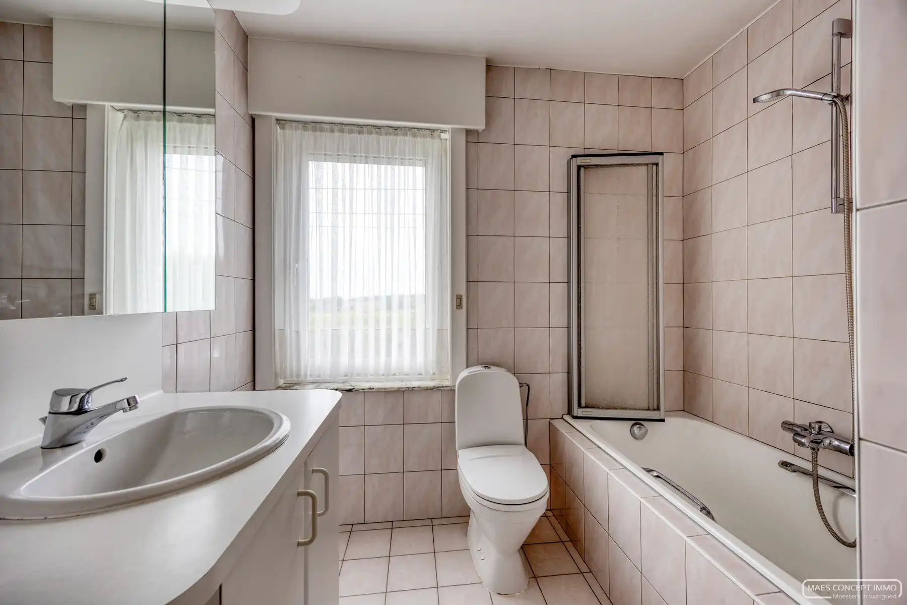 Te renoveren woning te koop te Anzegem met prachtig verzicht foto 8