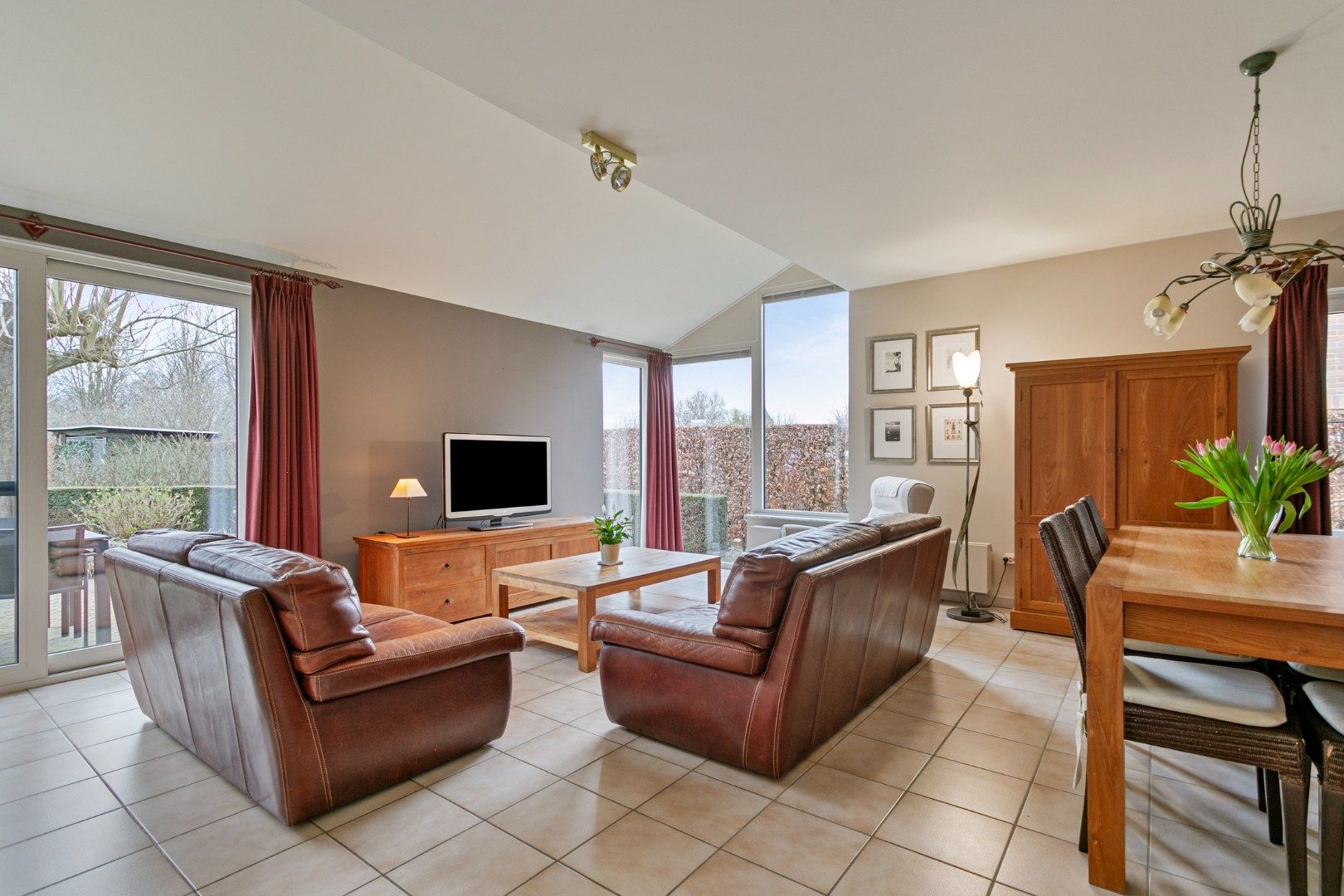 Villa met 4 slaapkamers en ruime tuin in Tienen! - bewoonbare opp. 246m² -  EPC 197 kWh/m² foto 4