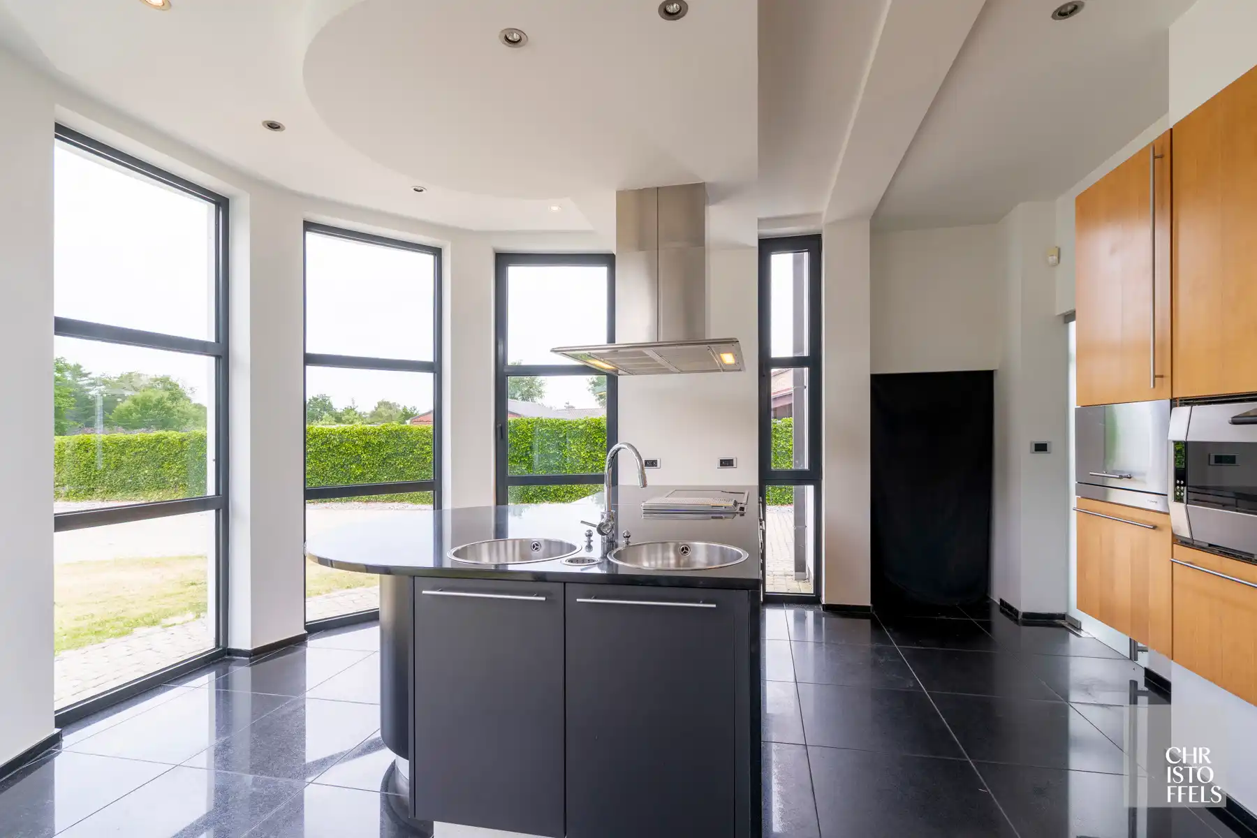 Tijdloze villa (405 m²) met zwembad, magazijn en weiland op 4.858 m²! foto 5