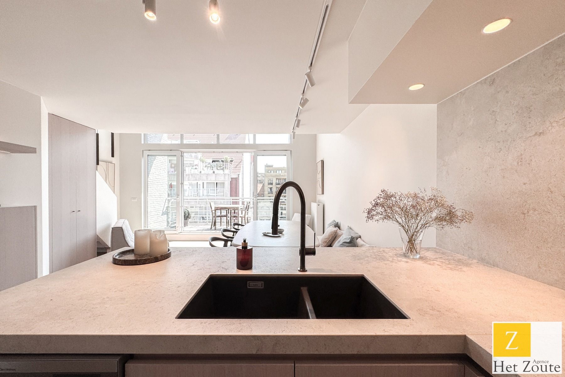 Gerenoveerd duplexappartement met ruim terras foto 10