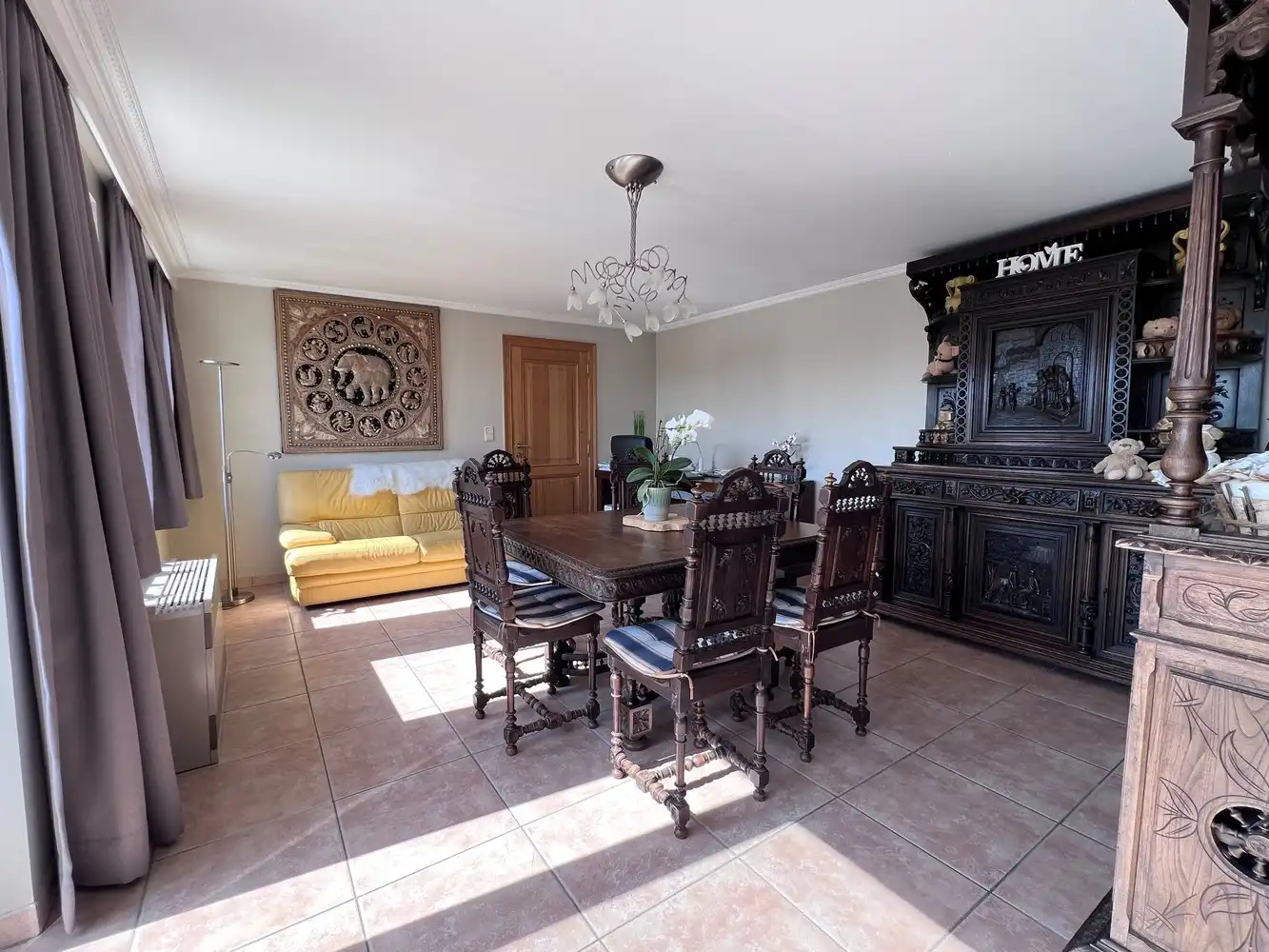 Instapklare woning met 4 slaapkamers, dubbele garage en loods foto 4