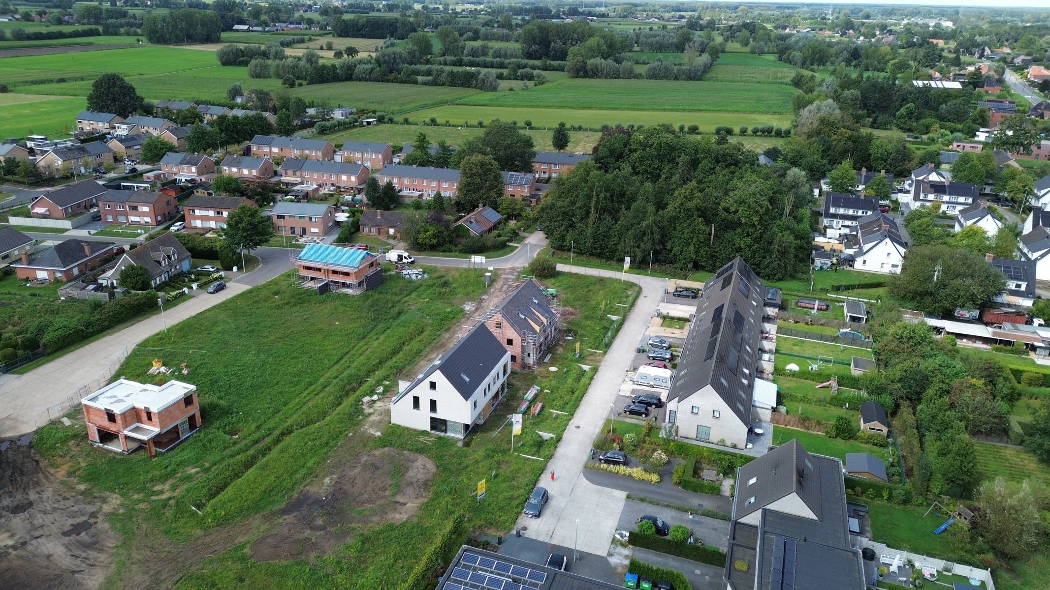 Landelijke, halfopen woningen foto 5