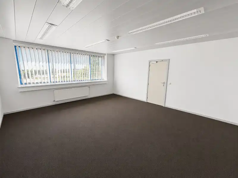 Magazijn te huur foto 10