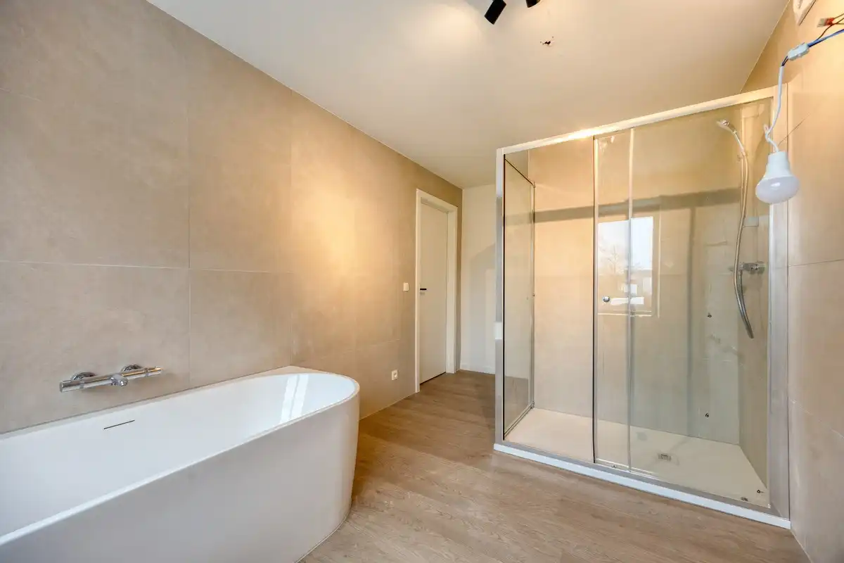 Volledig gerenoveerde halfopen bebouwing met 3 slaapkamers, tuin, terras en garage in Kumtich! – EPC 95 kWh/m² - bewoonbare opp. 153 m² foto 16