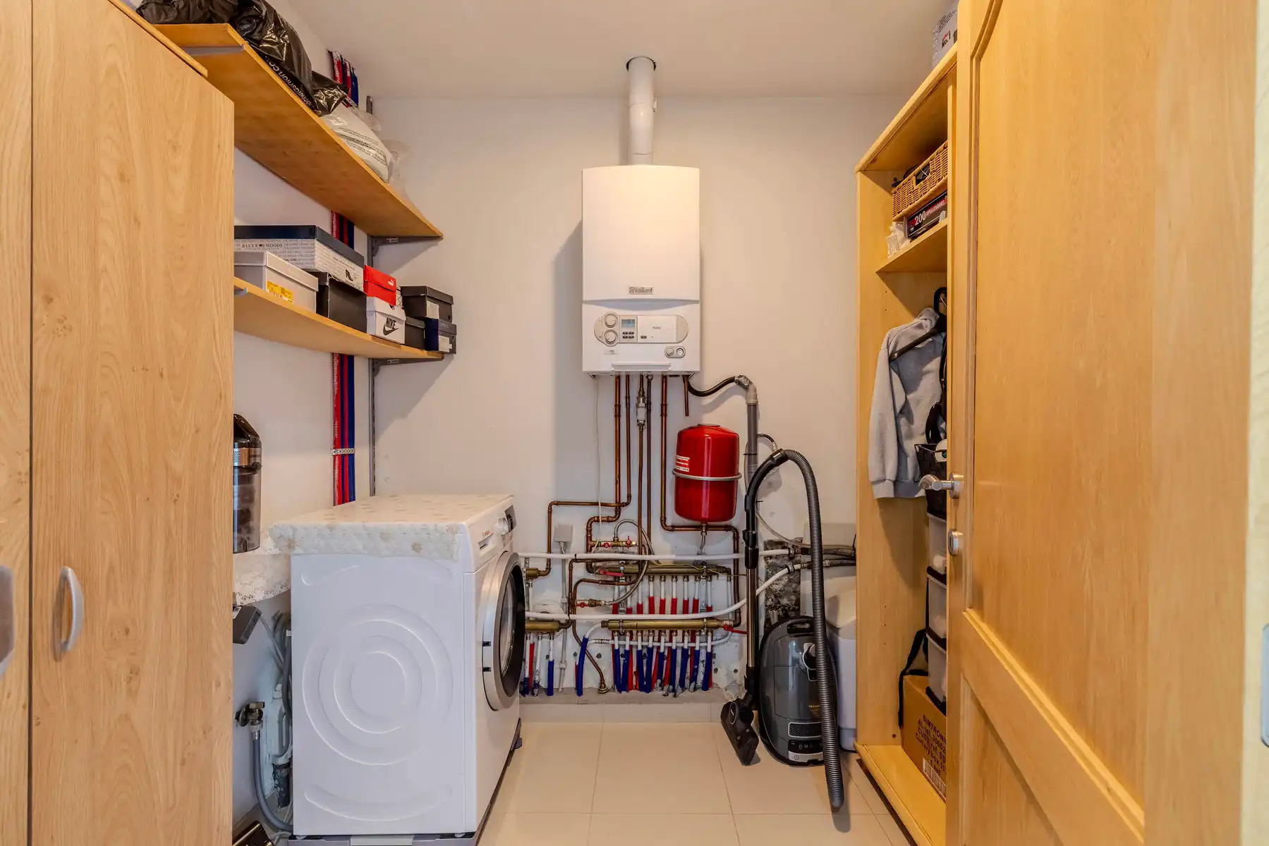 Gerenoveerde woning met 2 slpk, terras met tuin en bijgebouw foto 15