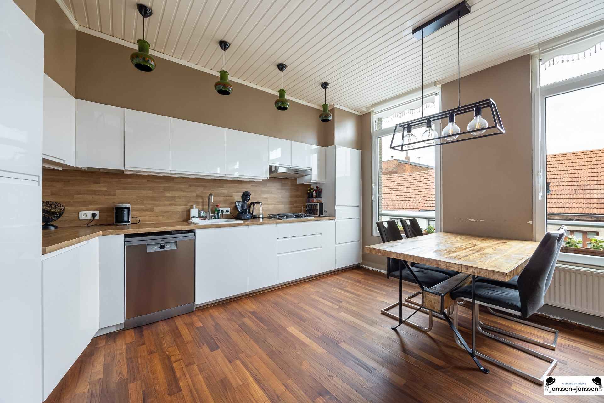 Instapklare woning met garage in Oud-Berchem foto 4