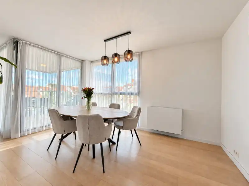 Lichtrijk hoekappartement met terras nabij Watersportbaan foto 5