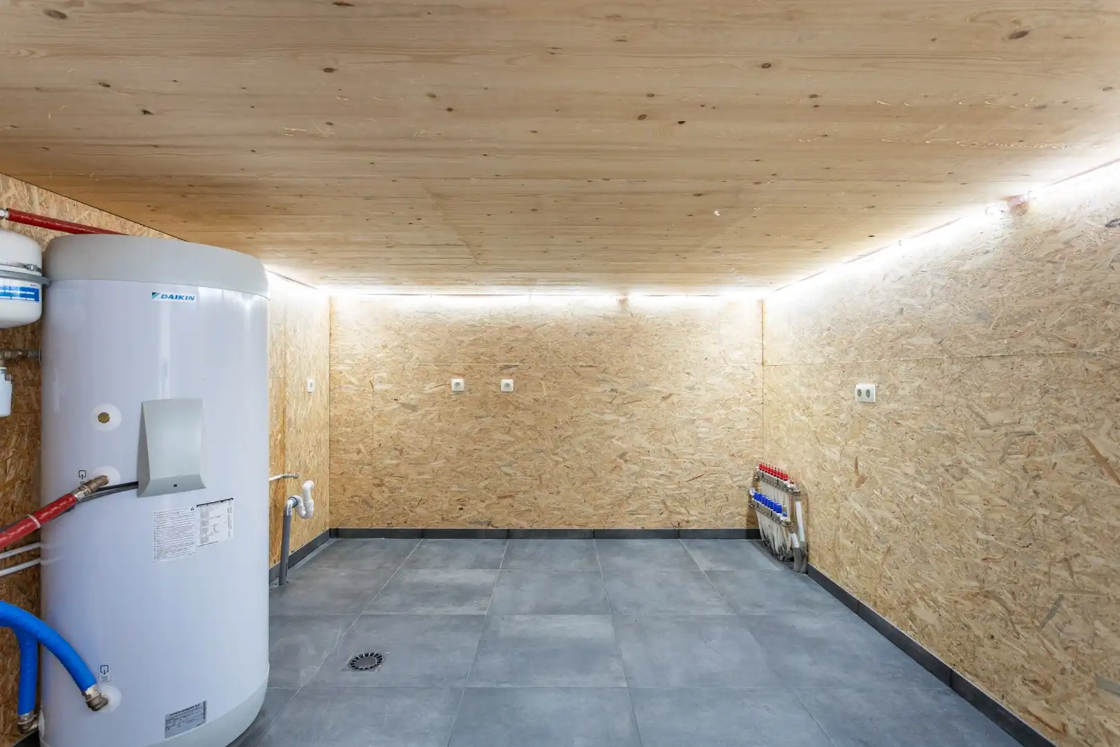 Opbrengsteigendom met gerenoveerde loft (EPC B) en atelier (100m²) naast het station van Braine-le-Comte foto 17