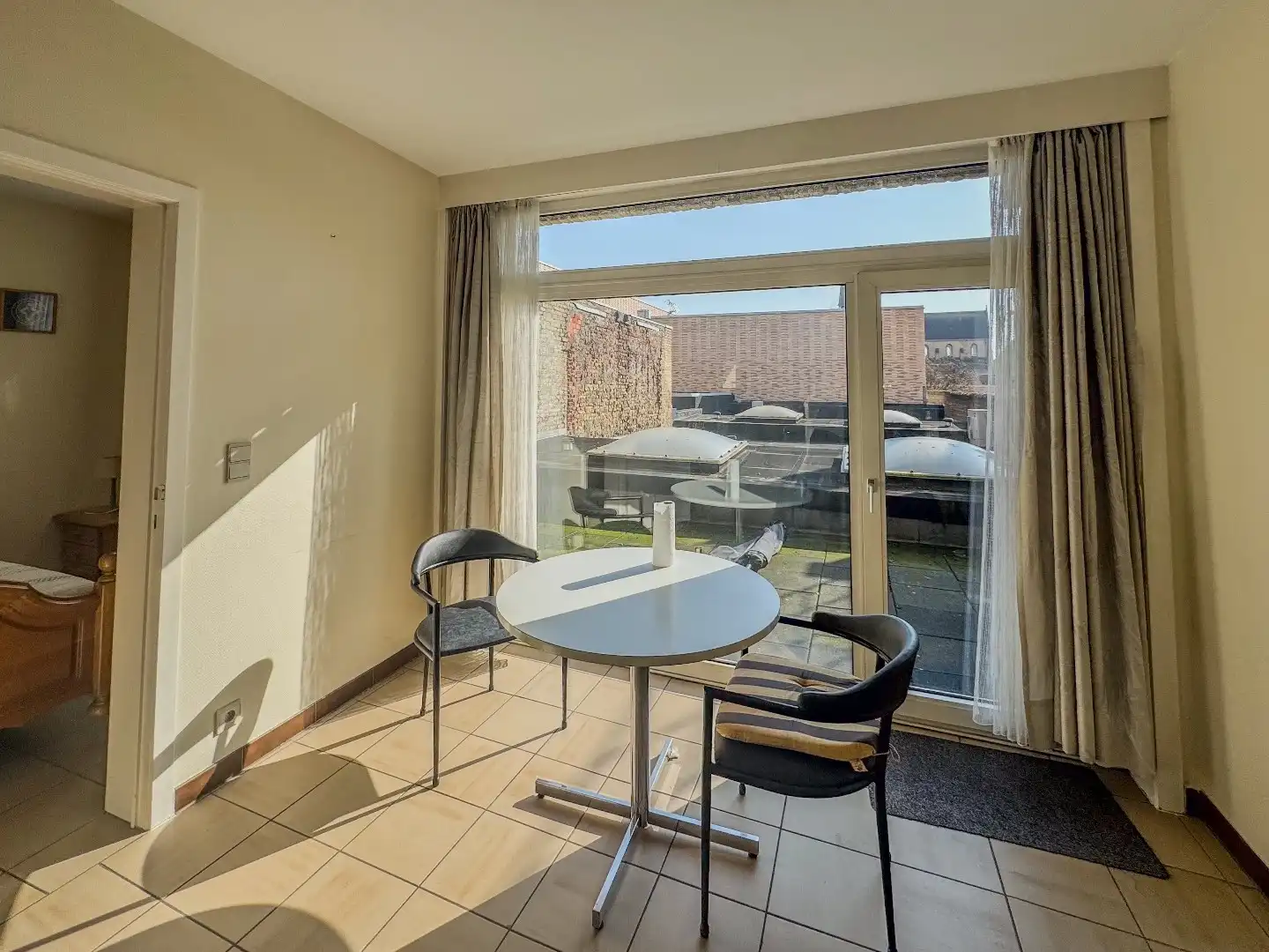 Centraal gelegen appartement met 2 slaapkamers. foto 8