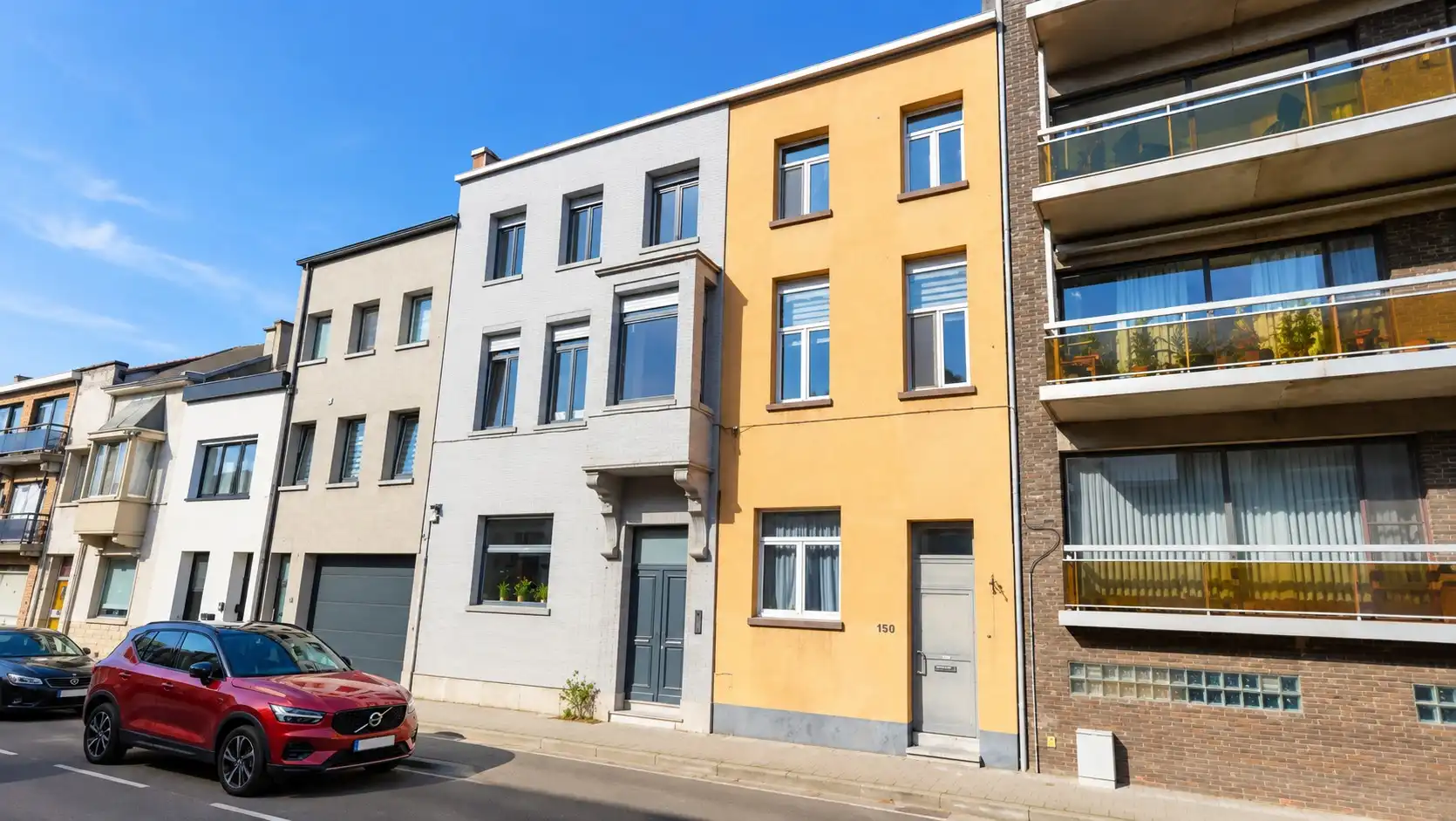 Hoofdfoto van de publicatie: Ruime Rijwoning in Lokeren  - Centrum - Poststraat 