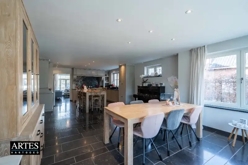 Karaktervolle woning met moderne luxe foto 17