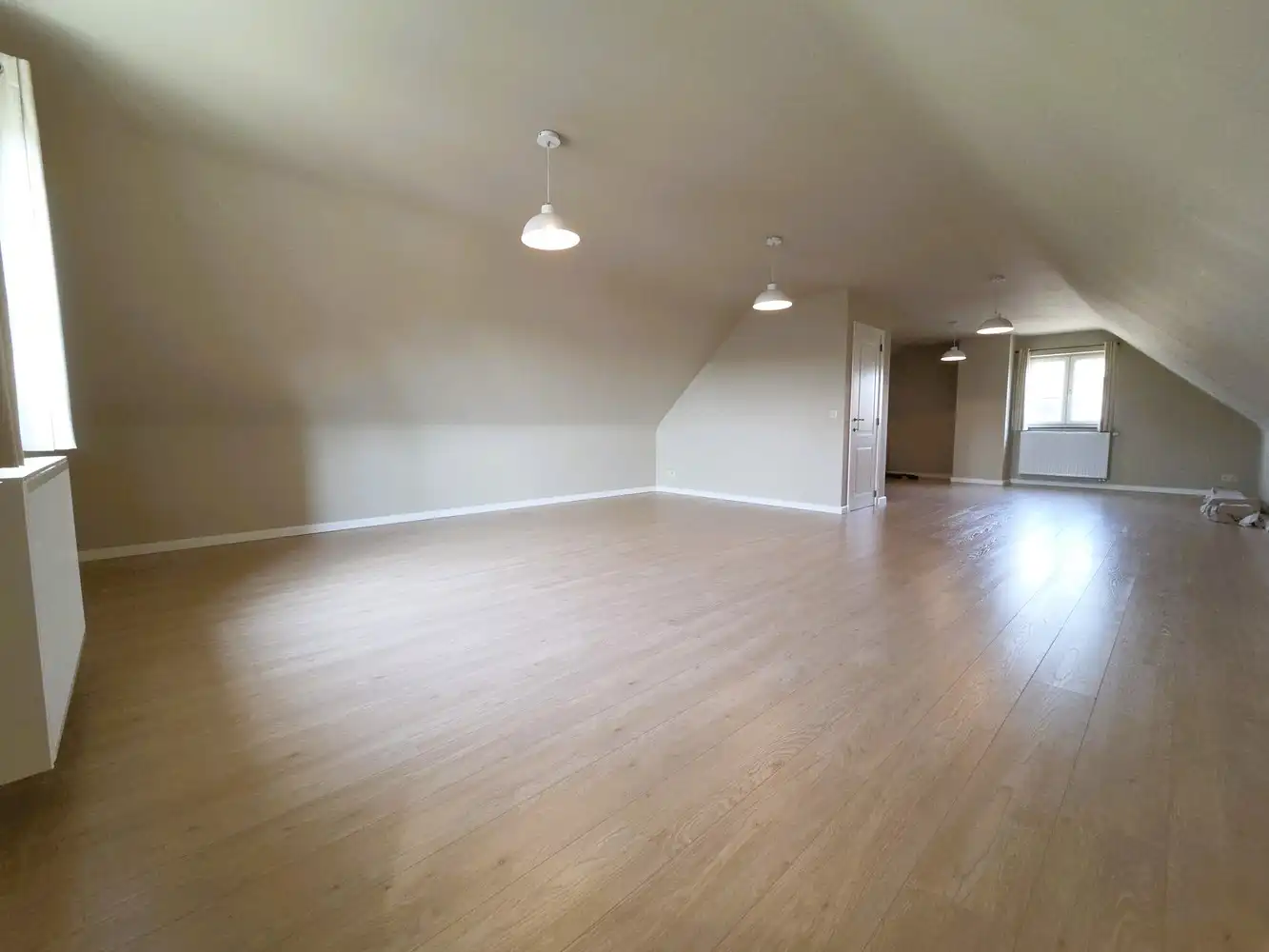 Prachtige villa woning, 5 slaapkamers, 2 badkamers in een zeer rustige straat gelegen foto 16