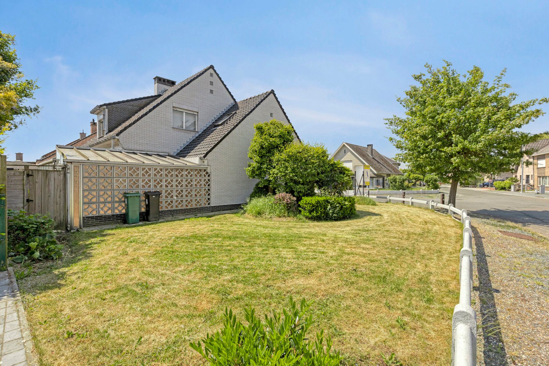 Te renoveren villa met 4 slpk, garage + carport en tuin! foto 24