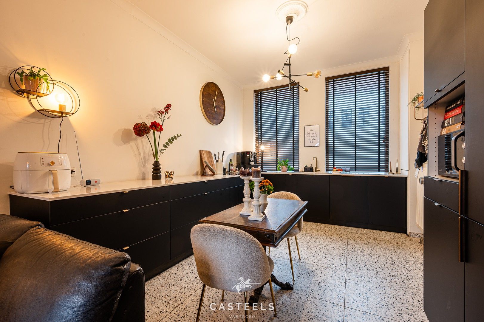 Instapklare stadswoning nabij station Brugge met tuin en studio foto 3