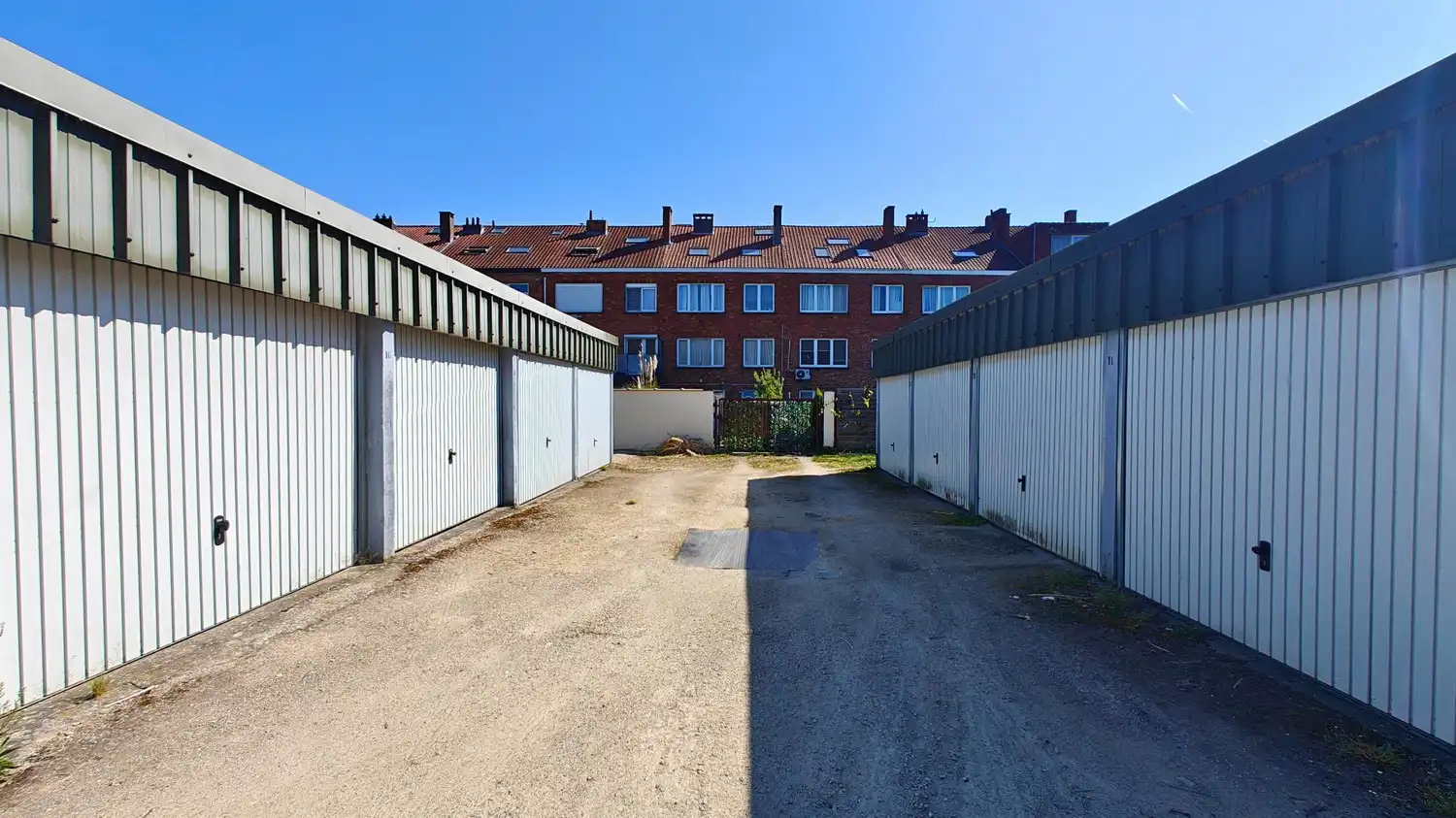Projectgrond met 47 garageboxen en 36 staanplaatsen te Sint-Pieters-Leeuw foto 4