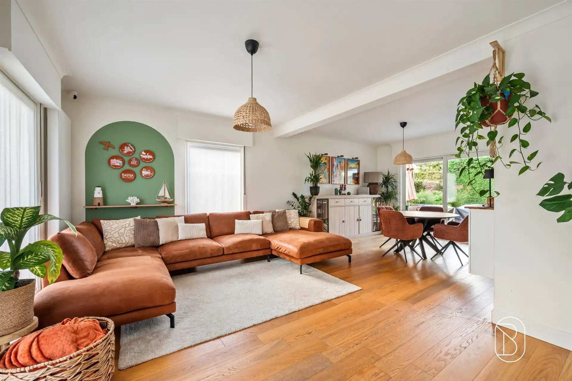 Ruime alleenstaande woning met 3 SLK, garage en mooie tuin foto 5