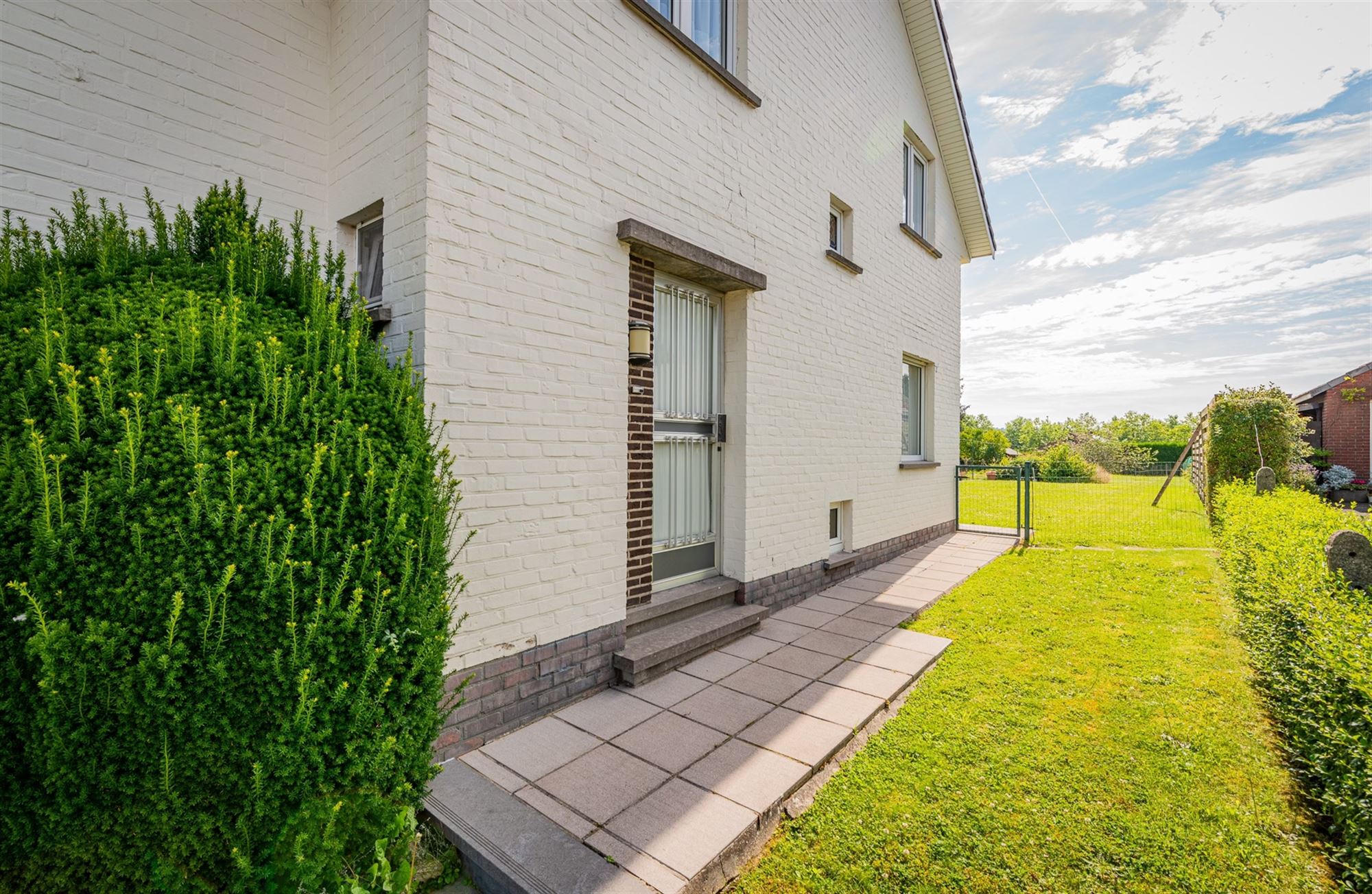 Woning met 4 slaapkamers gelegen op een perceel van 7a 39ca foto 2