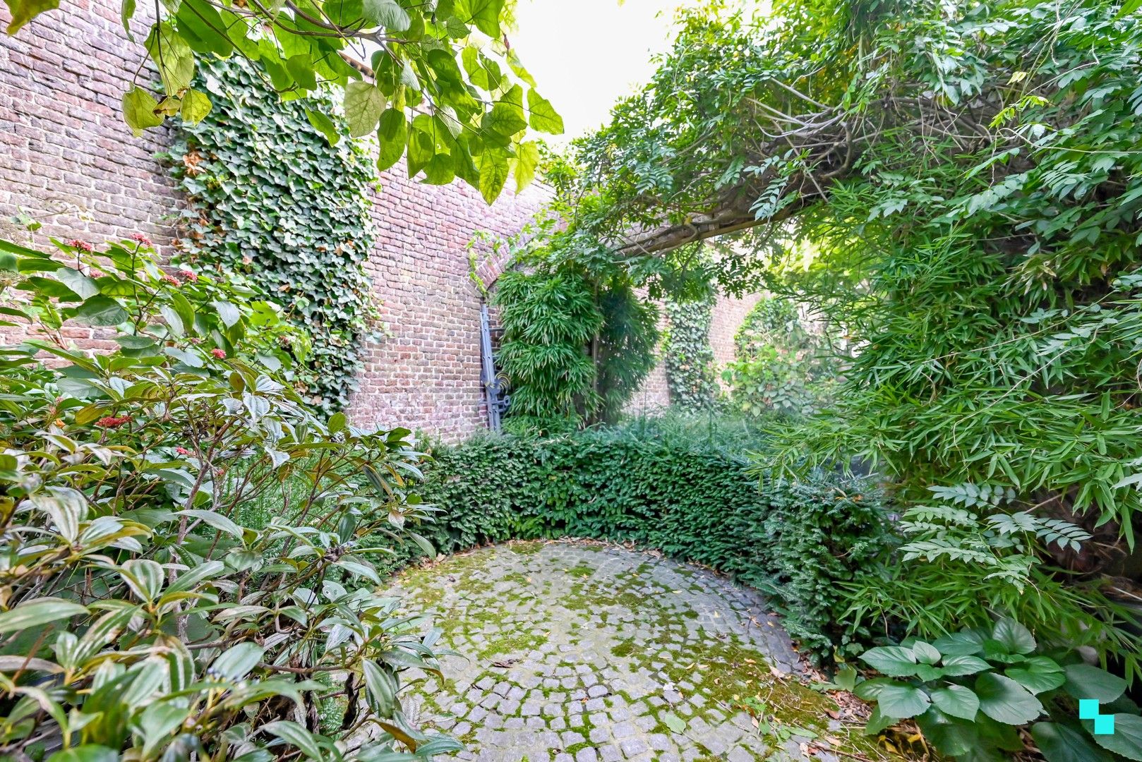 Halfopen bebouwing in hartje Ingelmunster foto 19