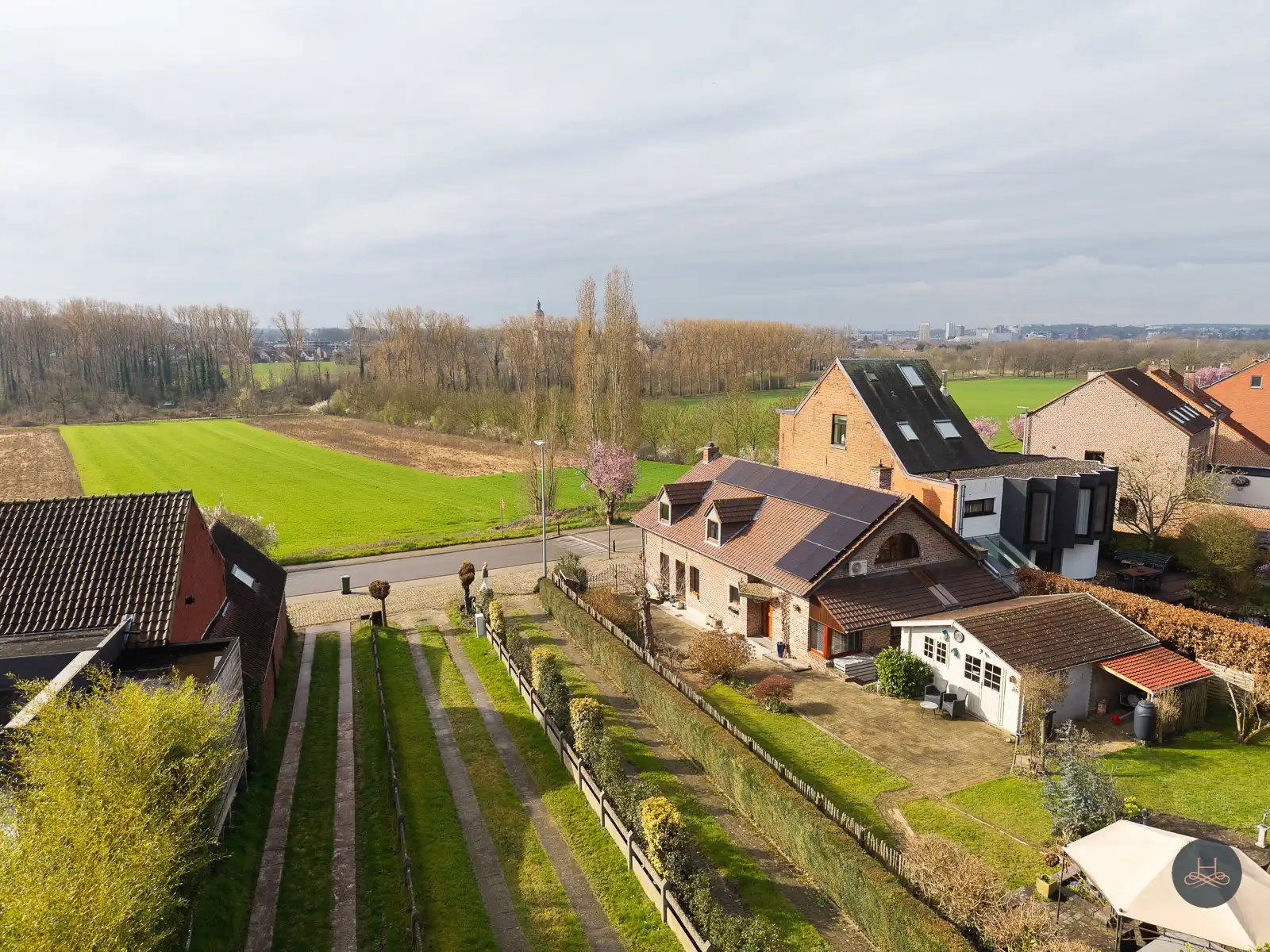 Ruime energiezuinige woning in het groen met ruime tuin foto {{pictureIndex}}