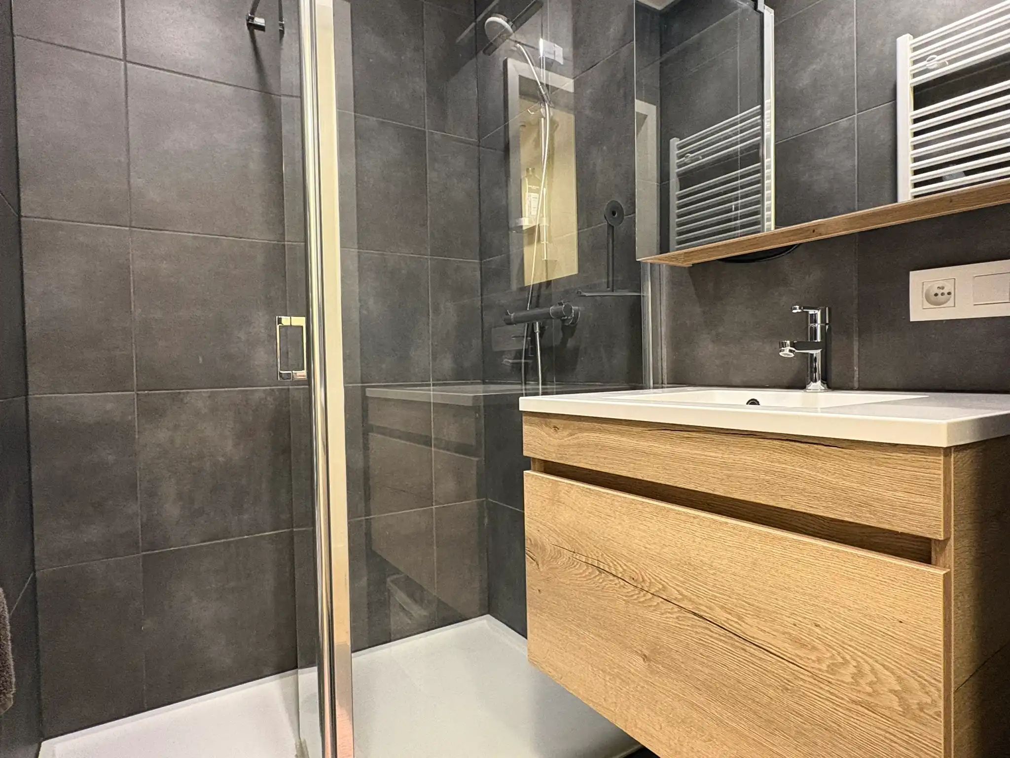 Klassevol appartement met autostaanplaats te huur in Deinze foto 5