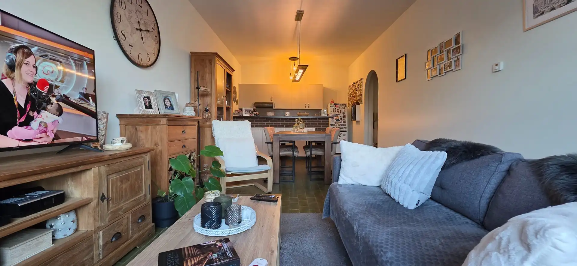 Gerenoveerd gelijkvloers 2-slaapkamerappartement met gezellig terras foto 3