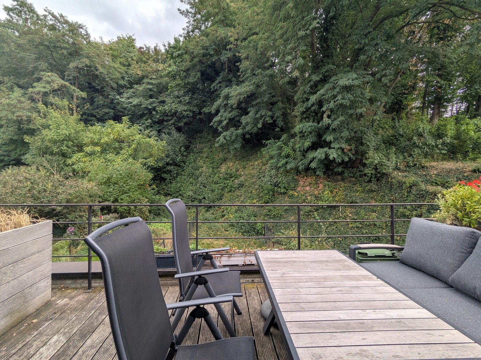 Prachtig appartement zonder inkijk met groot terras +parking foto 7