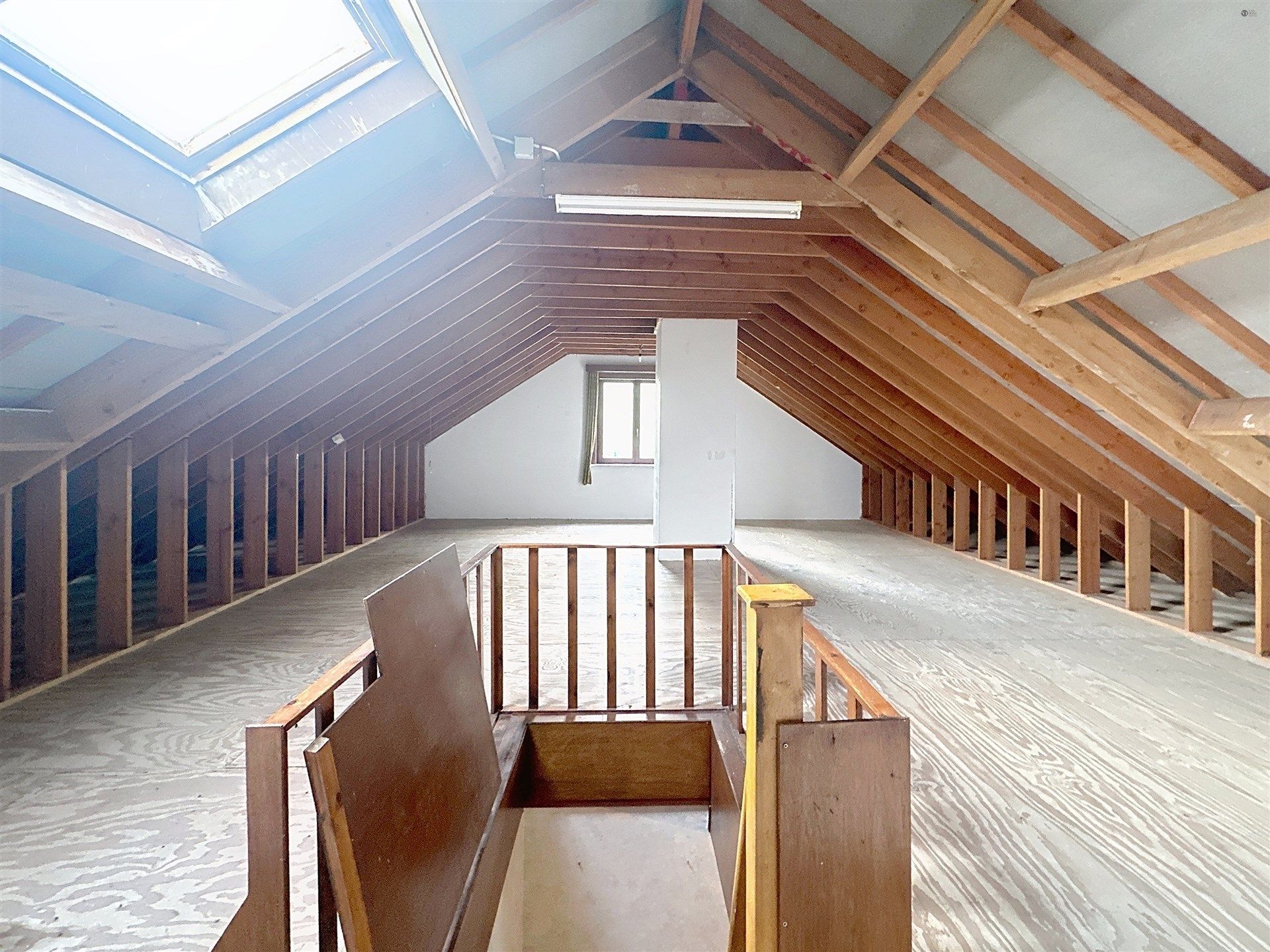 Verzorgde woning met garage en grote bijgebouwen op prachtig perceel van 2435m².  foto 11