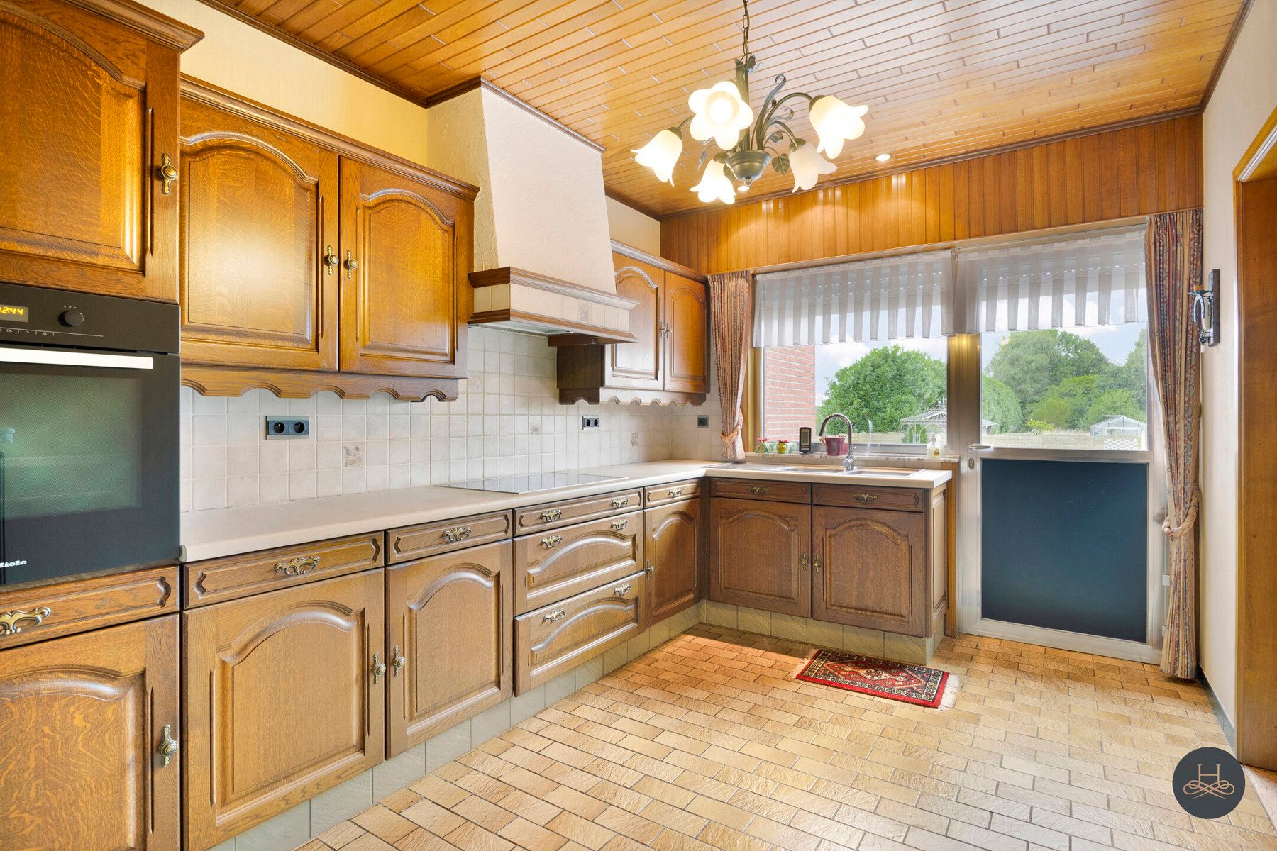 Uitstekend onderhouden woning met prachttuin op toplocatie foto 18