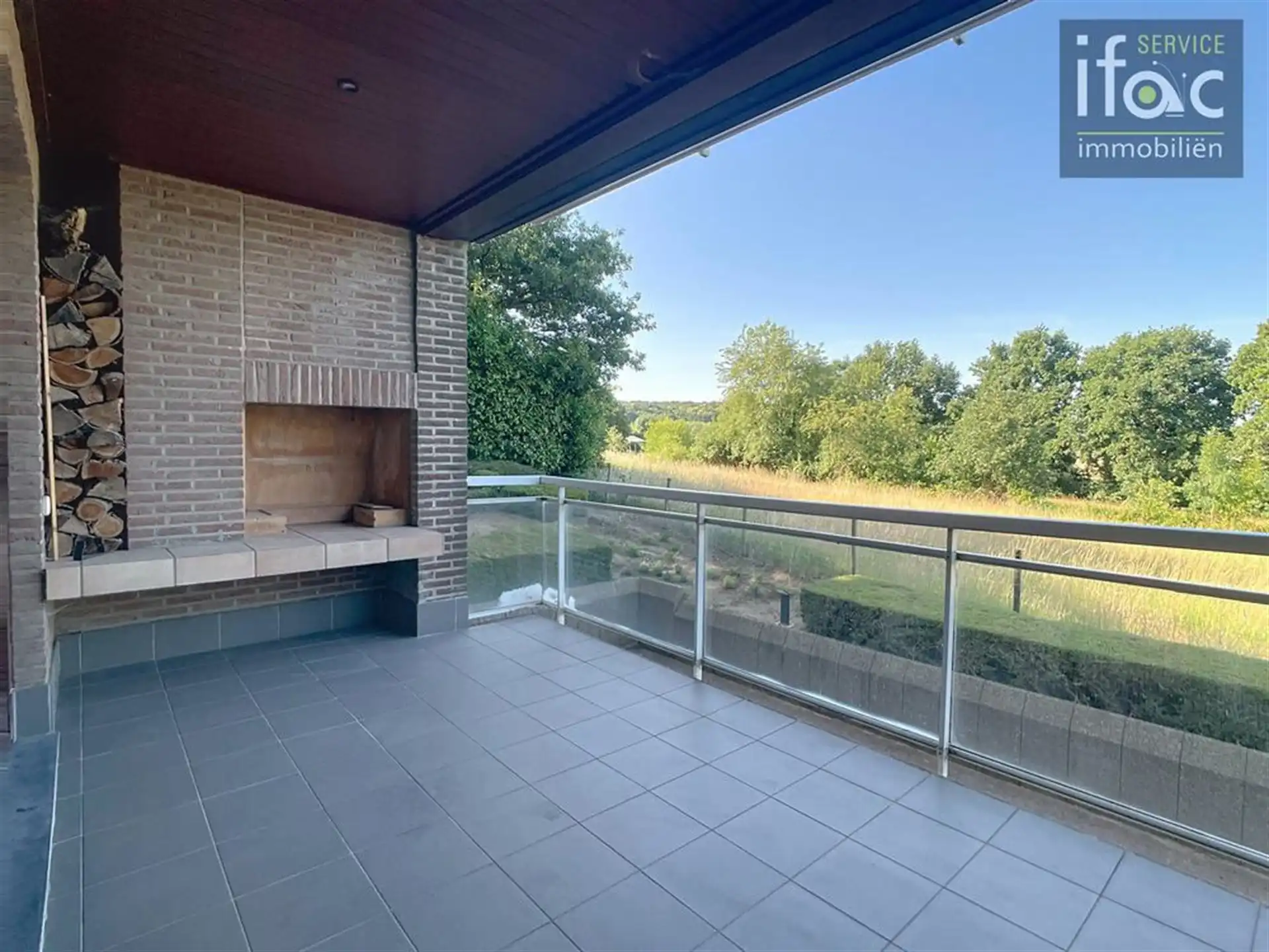 Ruim en klassevol gelijkvloers-appartement met 3 slaapkamers foto 3