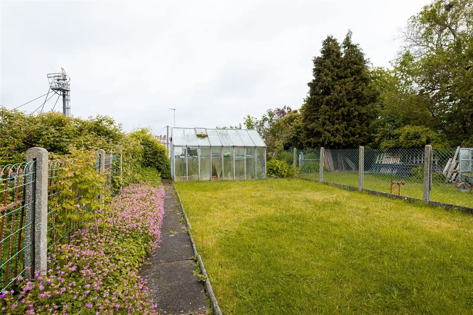 Ruime gezinswoning met tuin nabij centrum Zottegem! foto 13