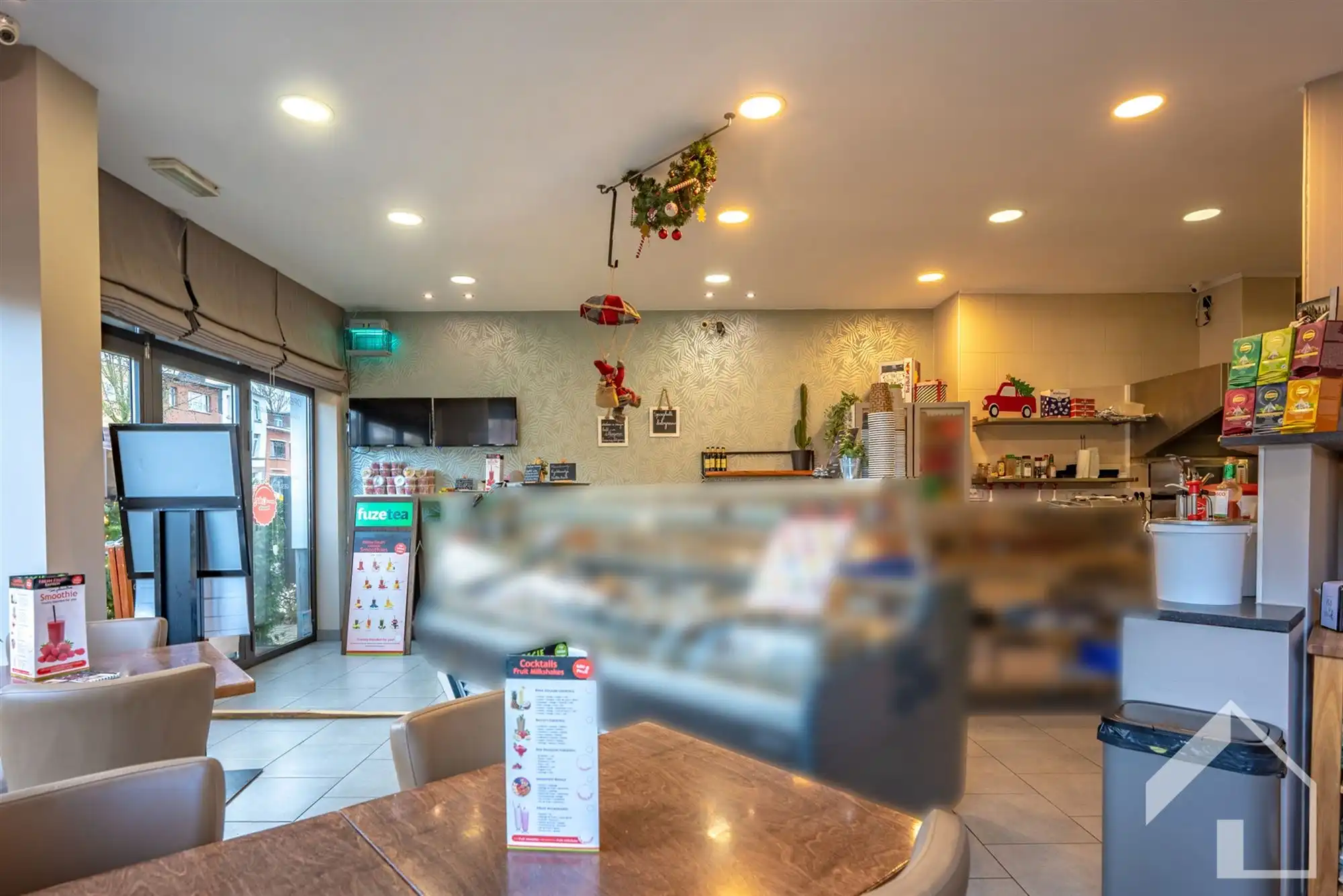 Gelijkvloers handelspand met 2 appartementen foto 5