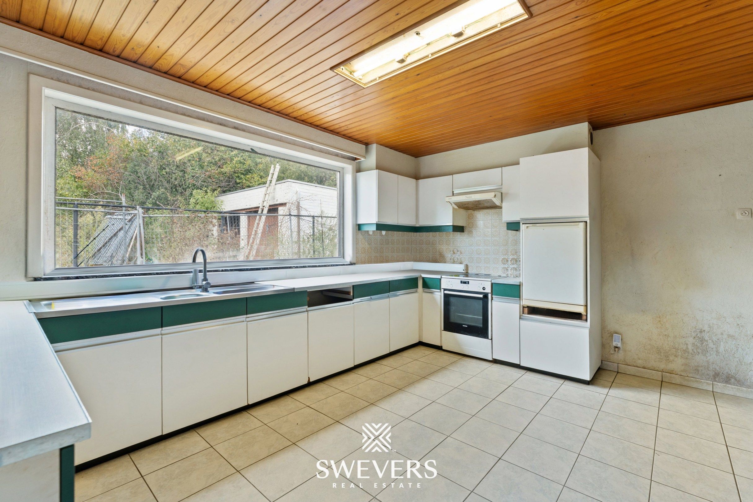 Te renoveren woning met 3 slaapkamers en hangar  foto 15