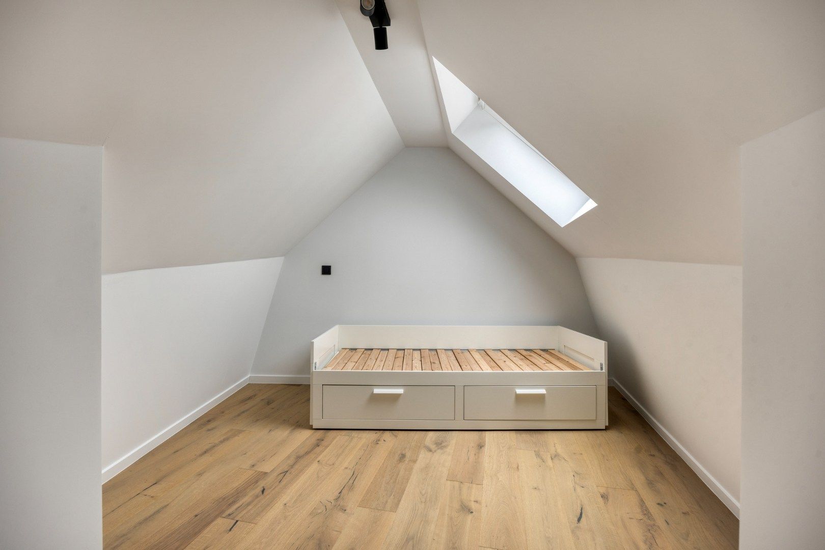 Volledig gerenoveerde en gemeubelde studentenkamers met privé-sanitair. foto 15