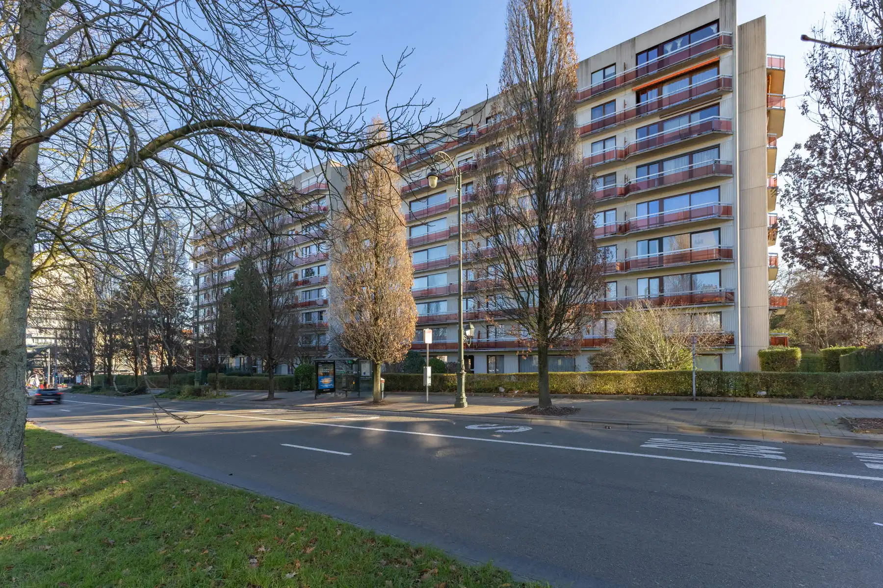 Vernieuwd appartement met 2 slaapkamers en een groot terras foto 3