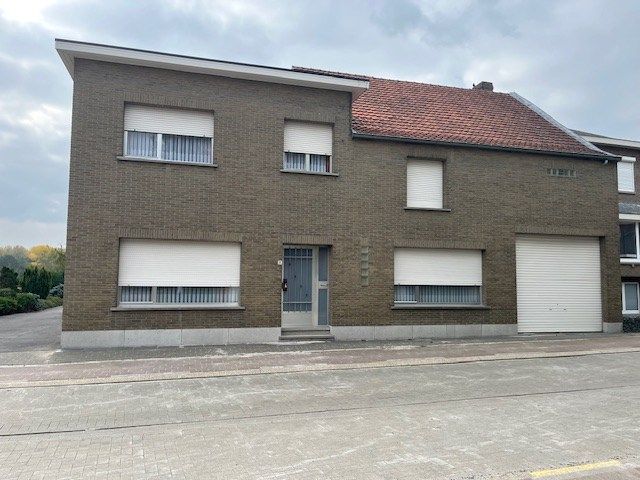 BEGIJNENDIJK ruime halfopen bebouwing met 4 slaapkamers foto {{pictureIndex}}