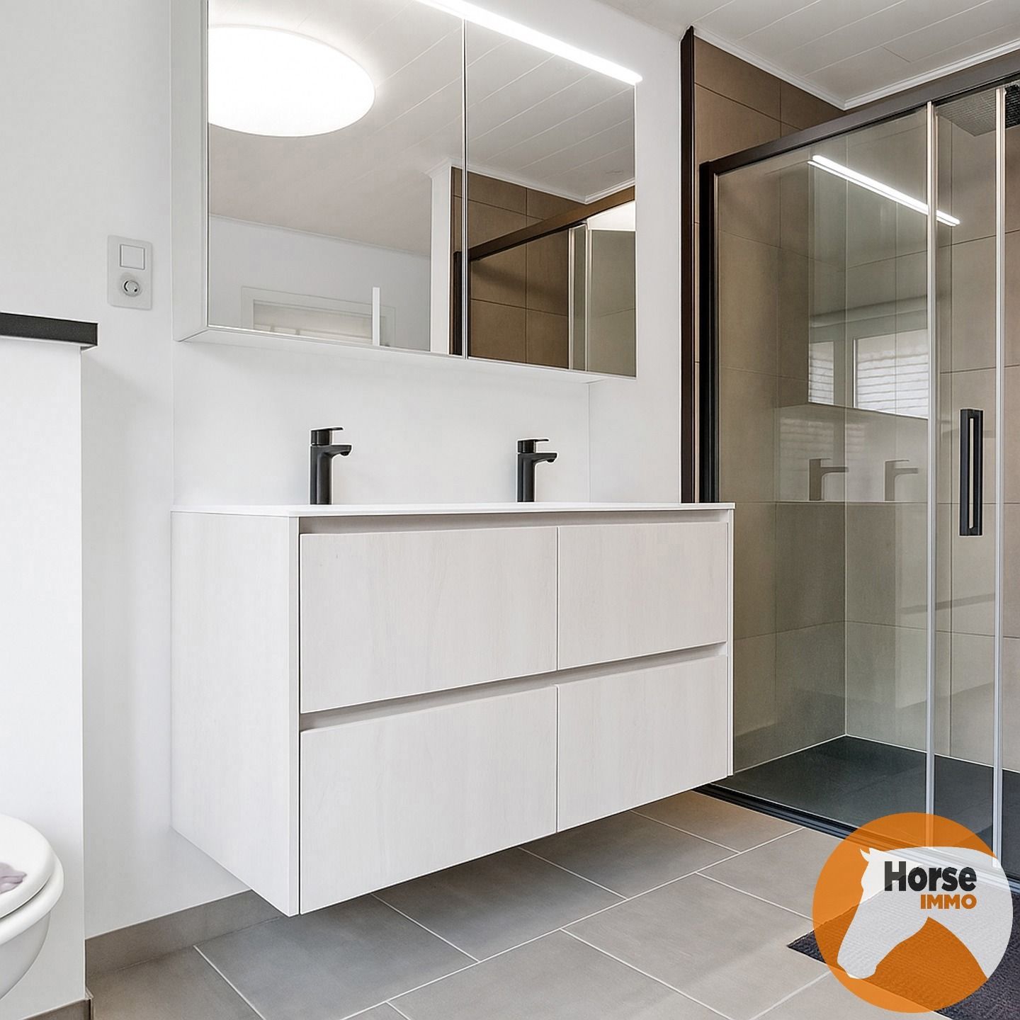 BILZEN-HOESELT - Gerenoveerde woning met paardenstal foto 12