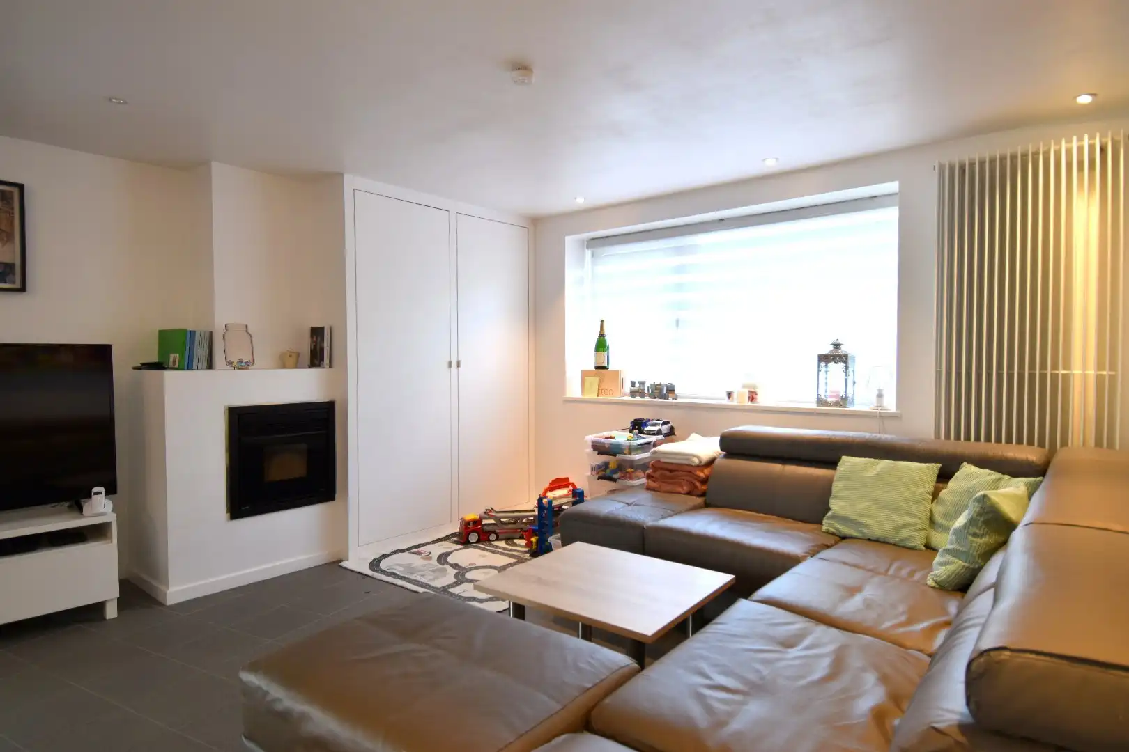 Halfopen bebouwing met 2 slaapkamers, garage en gezellig zonneterras te koop in Bellegem foto 4