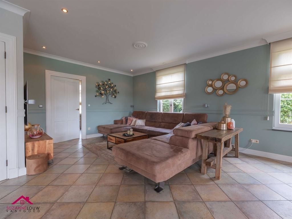 Landelijke villawoning met dubbele vrijstaande garage foto 22