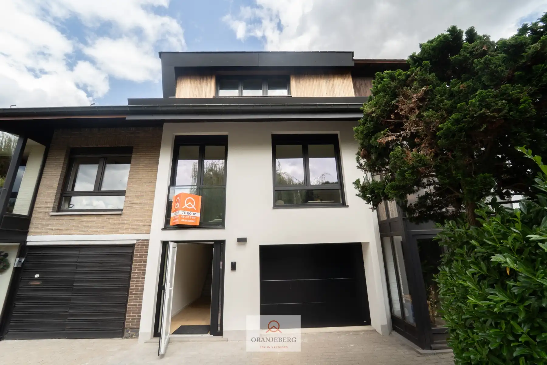Uitmuntend gelegen gerenoveerde woning ! foto {{pictureIndex}}