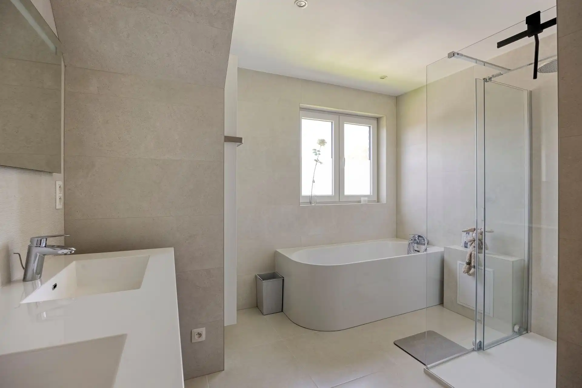 Volledig gerenoveerde villa in Ten Trappen wijk foto 22
