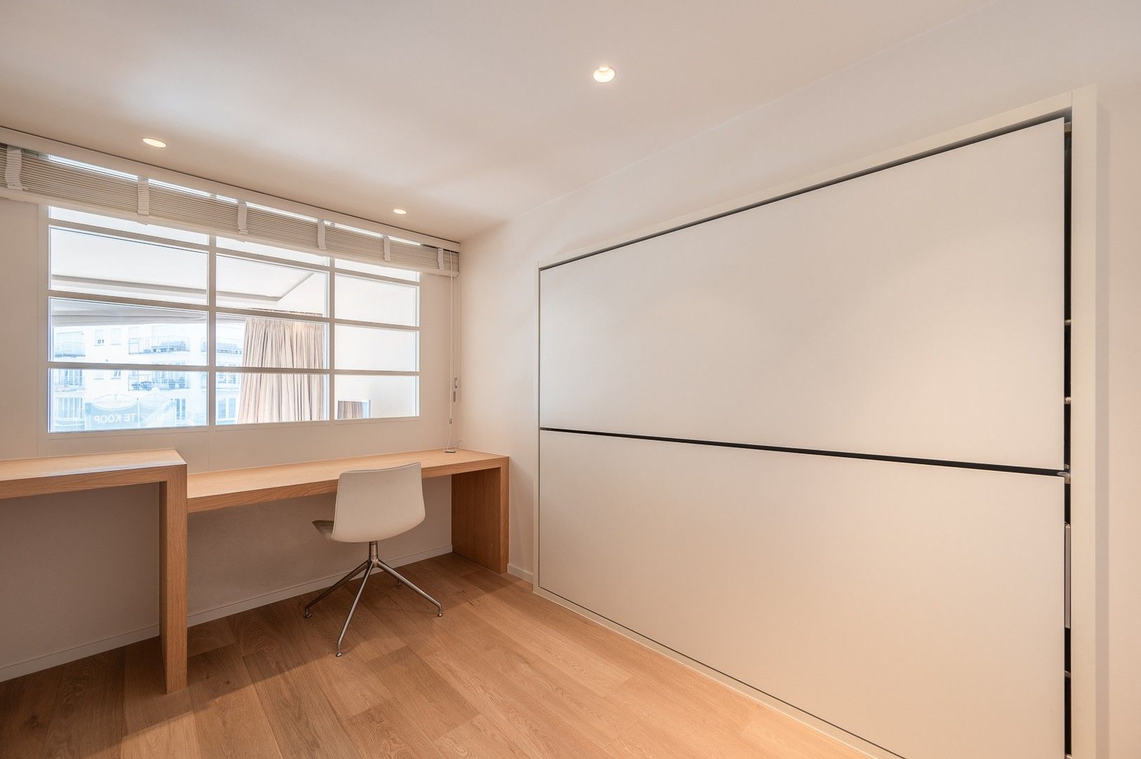 Hedendaags appartement genietend van een open zicht, centraal gelegen op de Kustlaan in het Zoute. foto 8