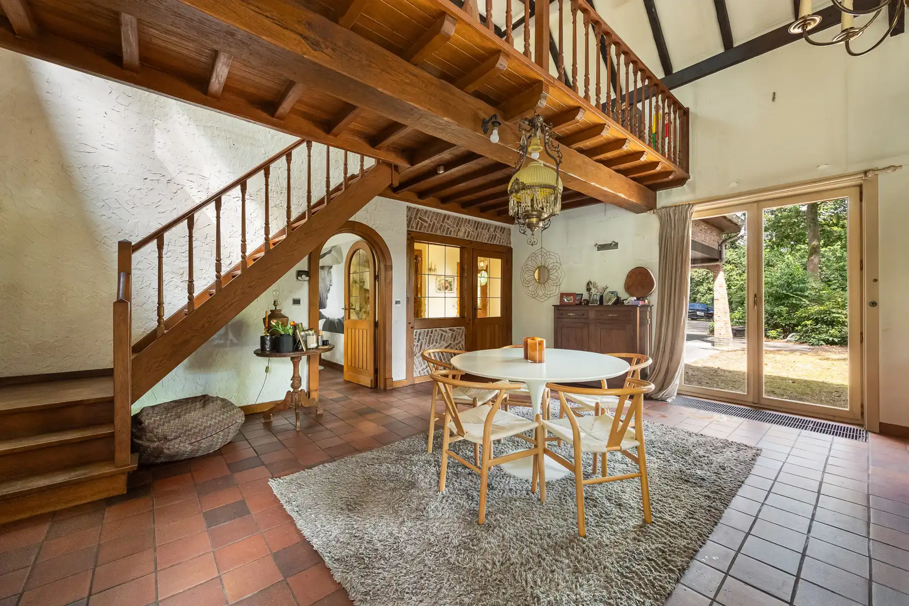 Te renoveren villa met paardenstallen op ca. 1753 m². foto 5