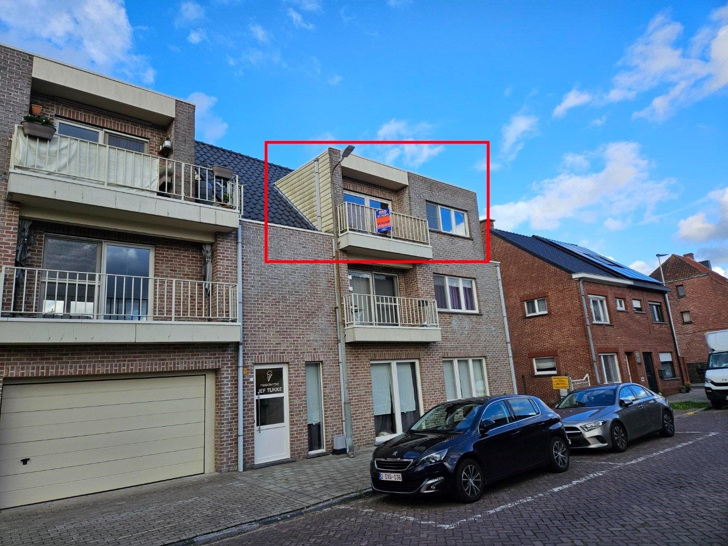 Volledig instapklaar 1 slk app nabij het centrum van Zele foto {{pictureIndex}}