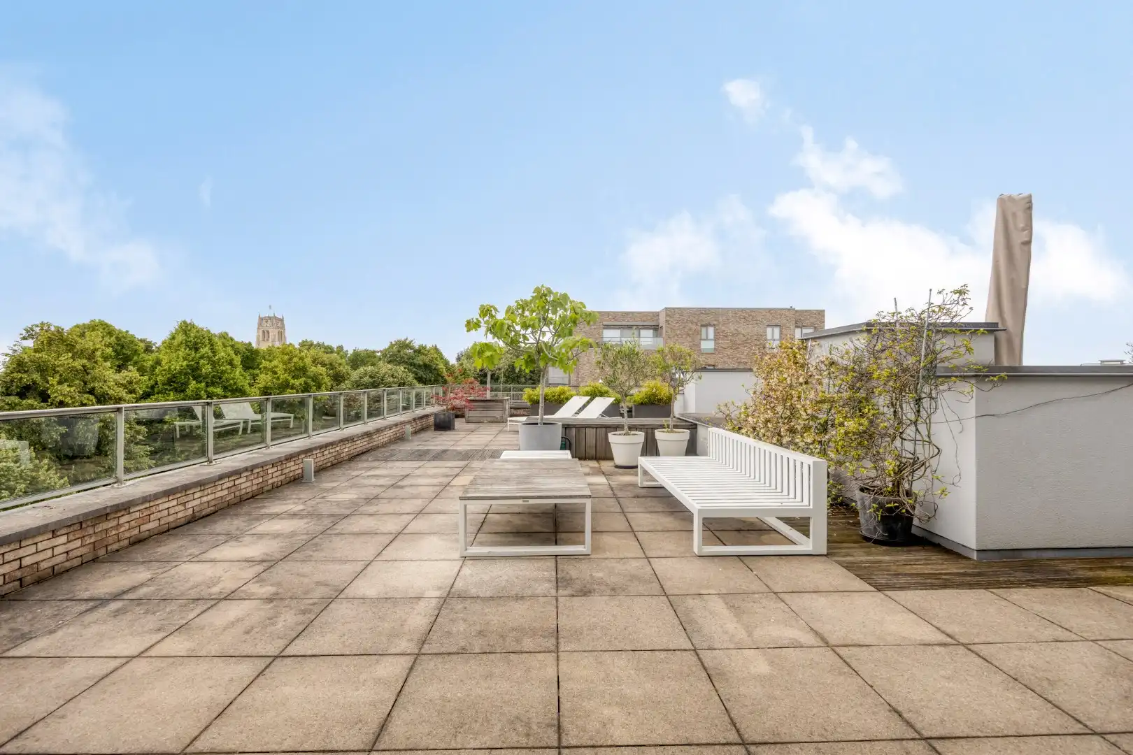 Unieke penthouse met mega-terras en schitterend zicht op de Wallen en de Basiliek van Tongeren foto 8