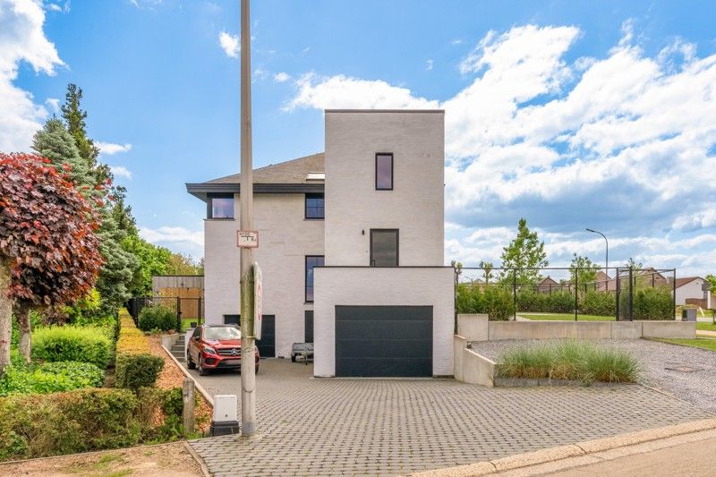 Zeer ruim en stijlvol penthouse met tuin en garage foto 22